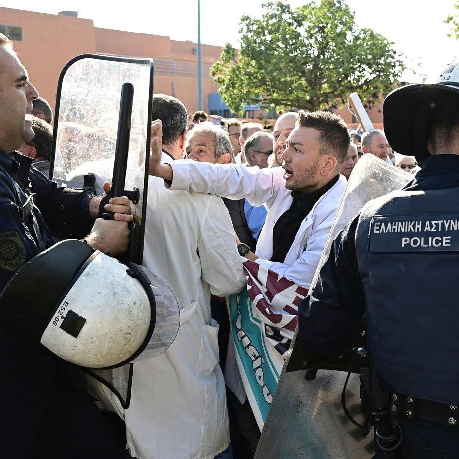 Greek riot police scuffle with protesting doctors during hospital tour by PM Mitsotakis